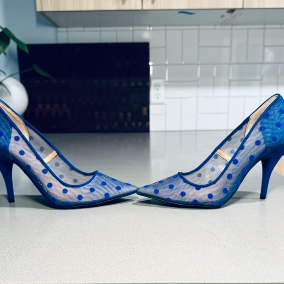 I.N.C International Concept Translucent Pointed Toe Pump (size 6) - Picture 2 of 7